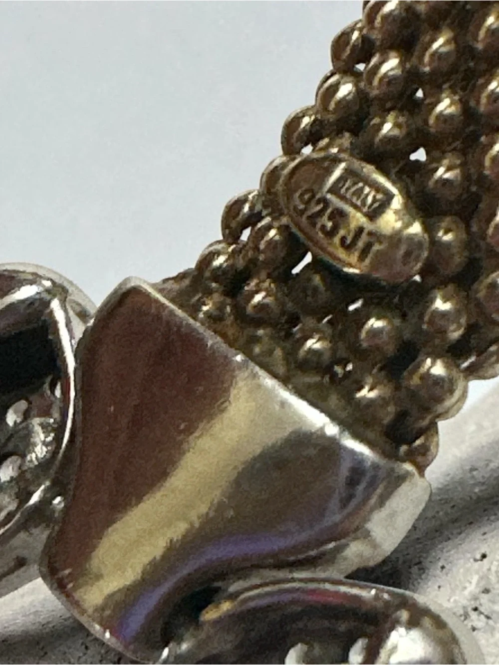 Horseshoe clasp bracelet